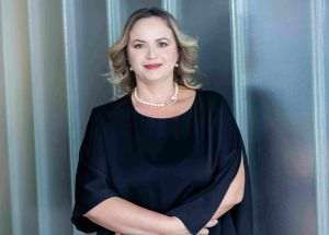 Claudia Sofianu, Partener, People Advisory Services leader EY România, declară: ”Succesul adoptării inteligenţei artificiale în organizaţii nu depinde doar de tehnologie, ci mai ales de modul în care resursele umane sunt pregătite să o integreze şi să o valorifice".